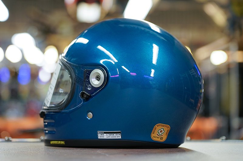 Round shell motorcycle helmet